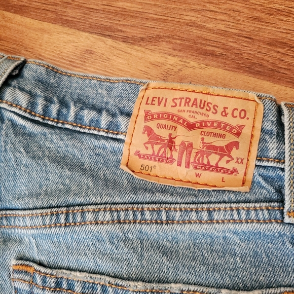 Levi's 501 Size 27 Cropped Straight Distressed JEans - Picture 4 of 9